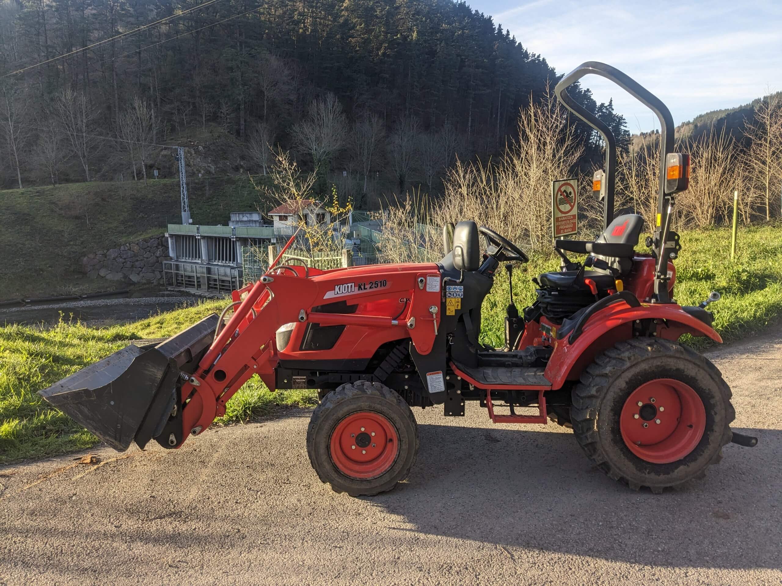 Tractores y maquinaria agrícola